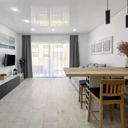 Apartment In Cristianos